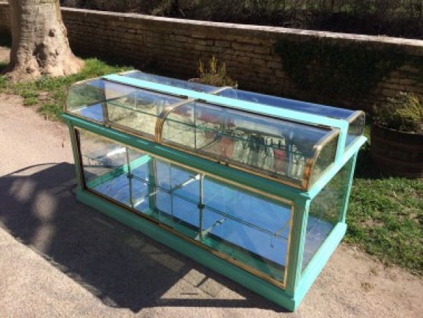 Ancienne vitrine de confiseur