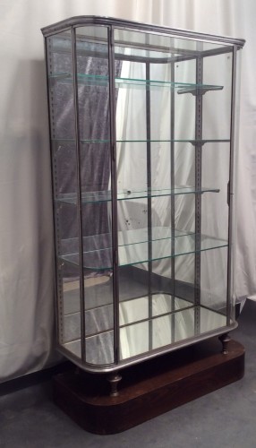 Ancienne grande vitrine de magasin.