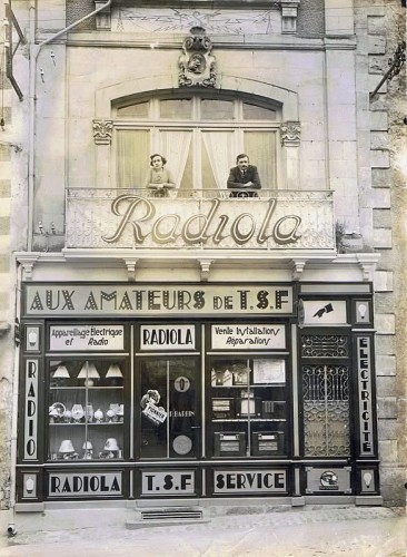 Ancienne grande enseigne TSF.