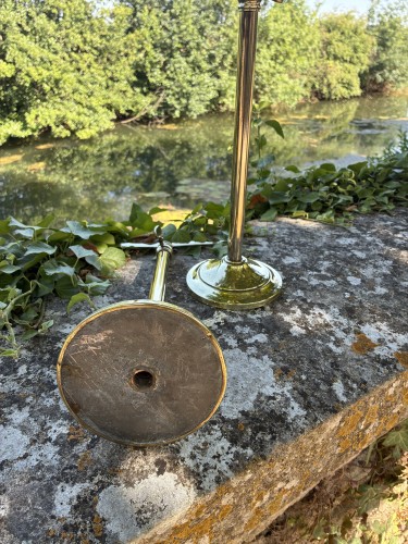 Paire de supports d'étagère.