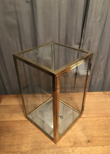 Ancienne vitrine de présentation.