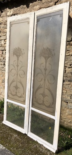 Ancienne double fenêtre verre décoré.