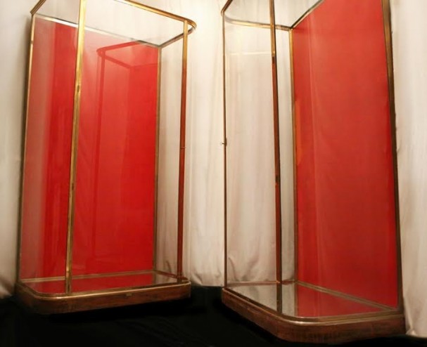 Paire de grandes vitrines anciennes de magasin(vendues)