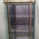 Grande ancienne vitrine d'hôtel