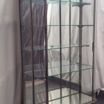 Ancienne grande vitrine de magasin.