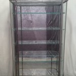 Ancienne grande vitrine de magasin.