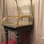 Ancienne petite vitrine de magasin.