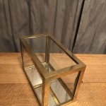 Ancienne très petite vitrine de présentation.