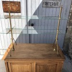 Ancien meuble de magasin.