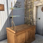 Ancien meuble de magasin.