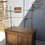 Ancien meuble de magasin.