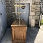 Ancien meuble de magasin.