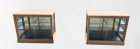 Paire de comptoirs vitrines.