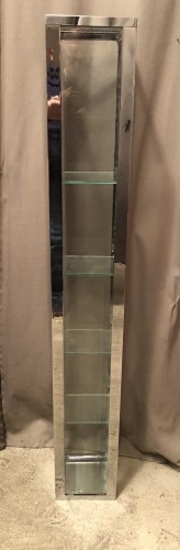 Ancienne vitrine colonne.