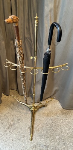 Ancien presentoir ou porte cannes ou parapluies.(reserve)