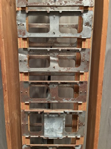 Ancien pr?sentoir ? cartes postales.