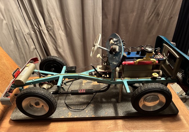 Ancienne voiture didactique.