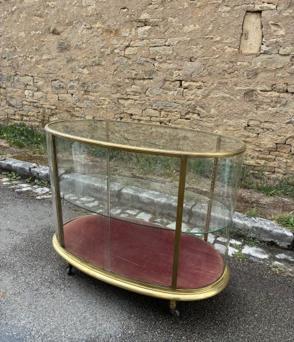 Ancienne vitrine de milieu, comptoir de magasin.