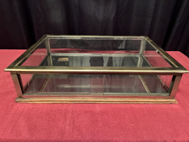 Ancienne petite vitrine de magasin.(réservée)