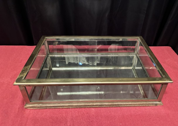 Ancienne petite vitrine de magasin.(réservée)