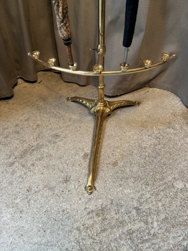 Ancien presentoir ou porte cannes ou parapluies.(reserve)