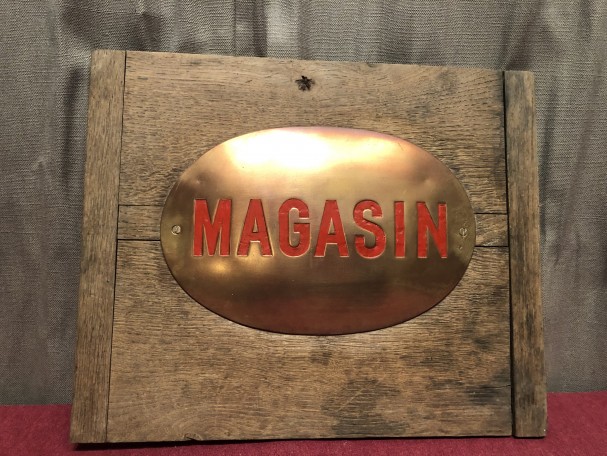 Ancienne plaque de magasin.