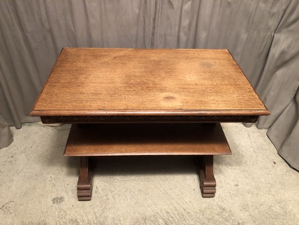 Ancienne table, desserte de restaurant, magasin.