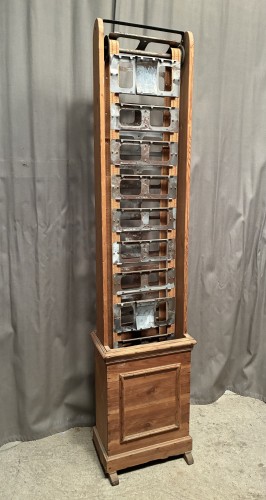 Ancien pr?sentoir ? cartes postales.