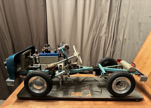 Ancienne voiture didactique.