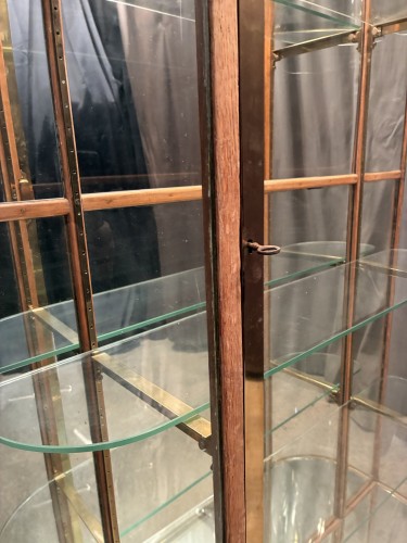 Grande vitrine de présentation.