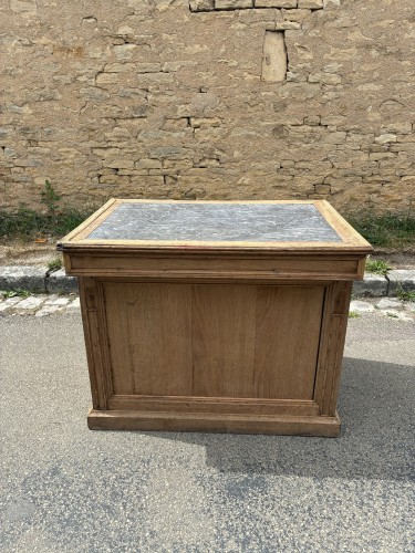 Ancien meuble comptoir, caisse de magasin, métier.