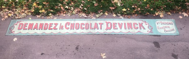 Ancien lambrequin, store, calicot, chocolat.