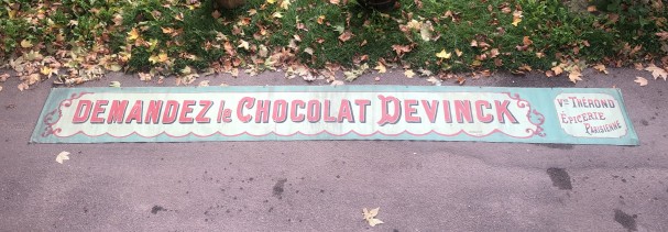 Ancien lambrequin, store, calicot, chocolat.