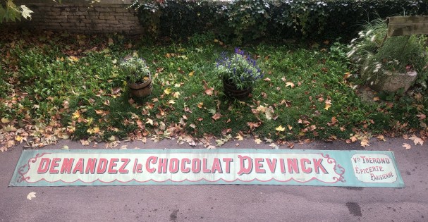 Ancien lambrequin, store, calicot, chocolat.