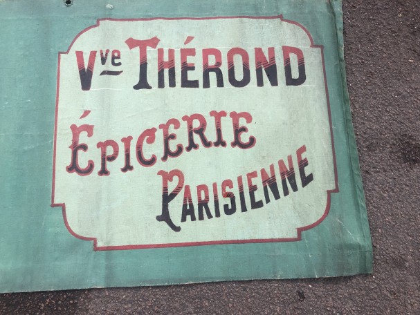 Ancien lambrequin, store, calicot, chocolat.