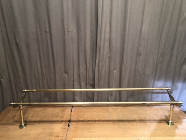 Ancien porte chapeaux, jette habits de brasserie.