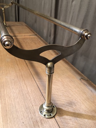 Ancien porte chapeaux, jette habits de brasserie.