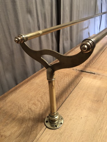 Ancien porte chapeaux, jette habits de brasserie.