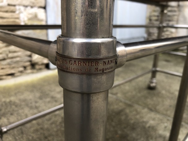 Ancienne table de drapier.