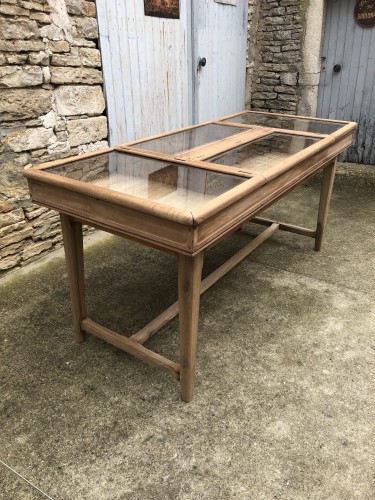 Ancienne grande vitrine de magasin.(réservé)