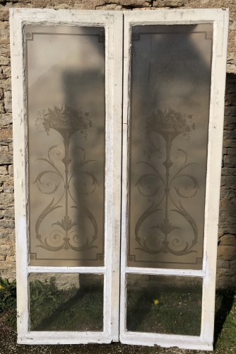 Ancienne double fenêtre verre décoré.