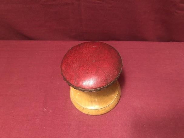 Ancien coussin de gantier.