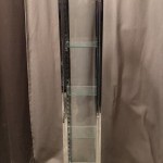 Ancienne vitrine colonne.