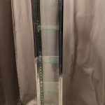 Ancienne vitrine colonne.