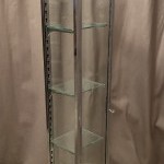 Ancienne vitrine colonne.