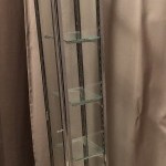 Ancienne vitrine colonne.