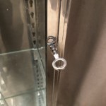 Ancienne vitrine colonne.