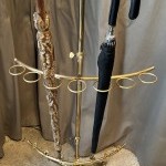 Ancien presentoir ou porte cannes ou parapluies.(reserve)