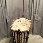 Grand berceau ancien.