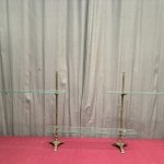 Ensemble d'anciens supports d'?tag?res de magasin.